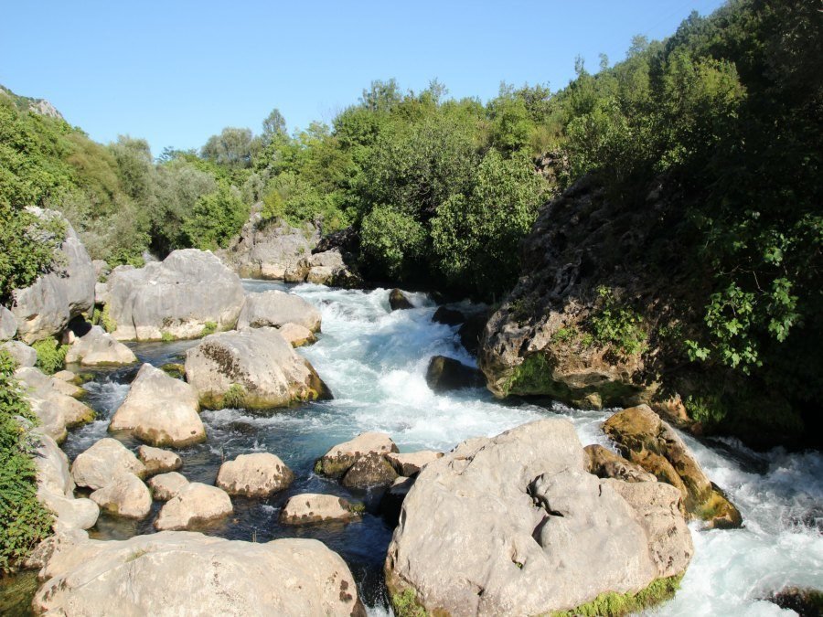 Cetina River flowing - Travel Croatia like a local