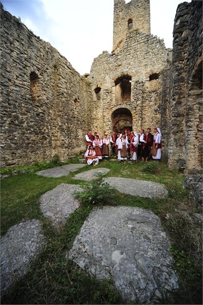 Croatian Culture TZ Nijemo Kolo, silent circle dance of the Dalmatian hinterland - Travel Croatia