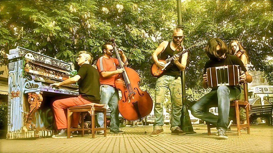 Argentinian El Cachivache Quintet. Photo Credit The Lemonade