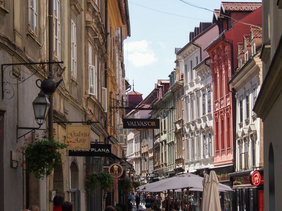 Things to see in Ljubljana | Pastel-colored buildings, Old Town of Ljubljana | Slovenia Travel Blog