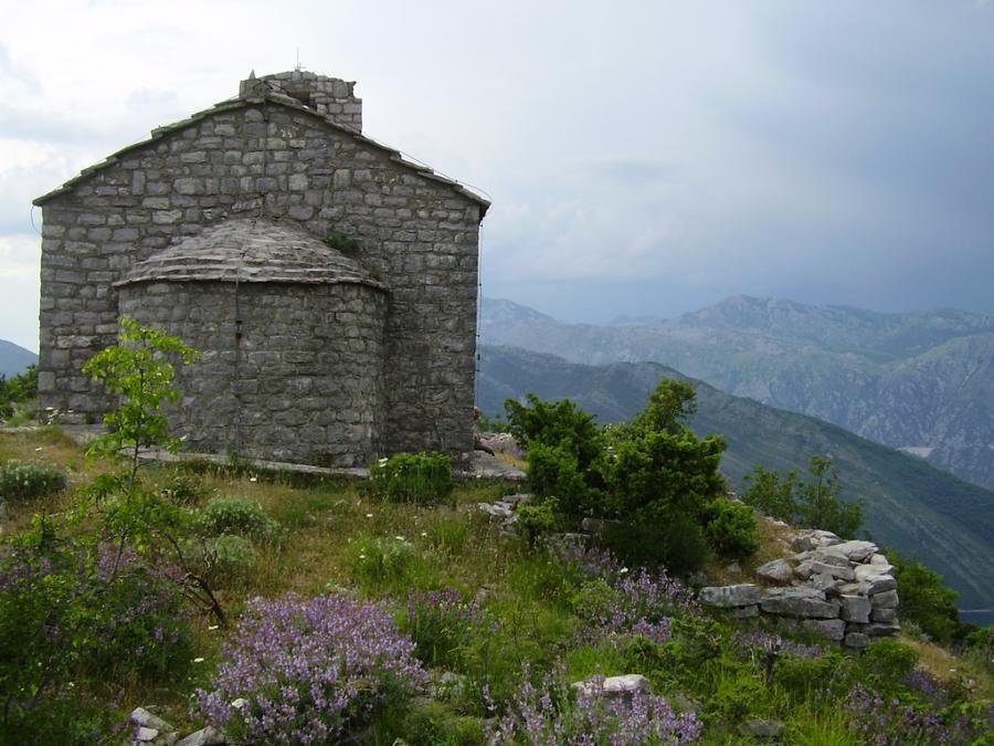 gornja-lastva-mountain-view_montenegro-travel-blog