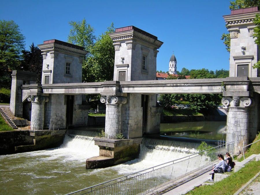 Things to do in Slovenia_The Bridges of Ljubljana_River gate 3