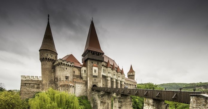 Romania Travel Blog_Things to do in Romania_5 Sights in Romania You Can't Miss_Corvin Castle