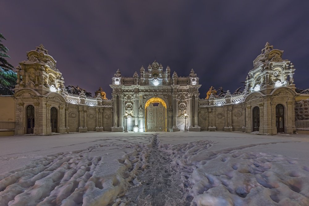 Snowy winter months Dolmabahce Palace Istanbul, Turkey_Depositphotos_384441158_S