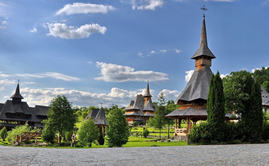 Things To Do In Maramures Romania_Barsana monastery