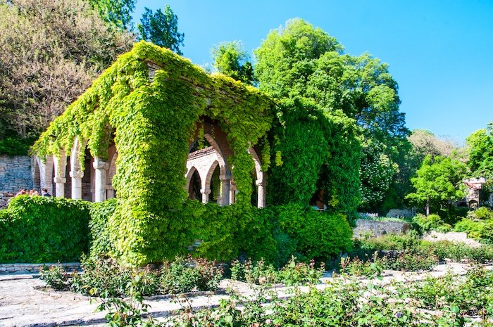 Gazebo-located-in-the-former-residence-of-the-Romanian-queen_ Balchik