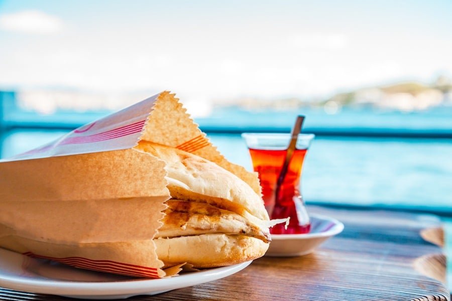 What To Eat In Turkey - Turkish Food - Balik Ekmek