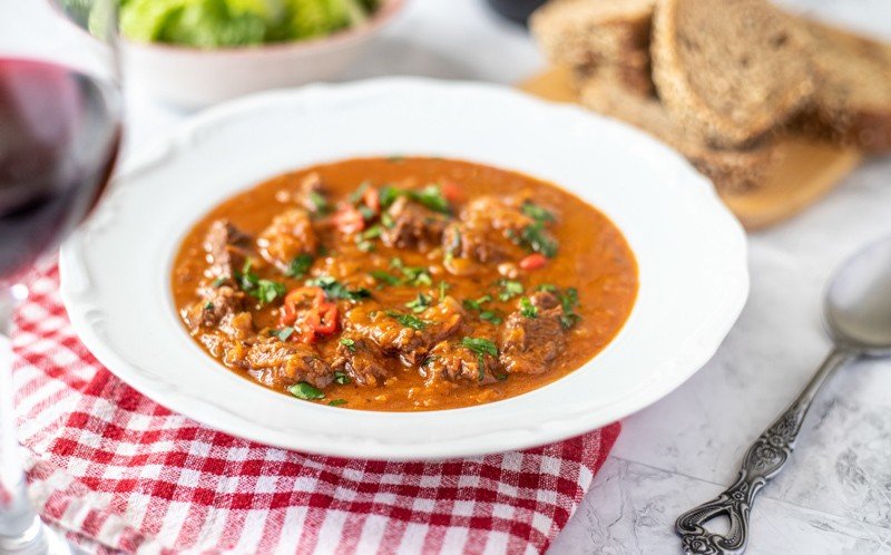 How To Make Traditional Croatian Goulash - bread and wine