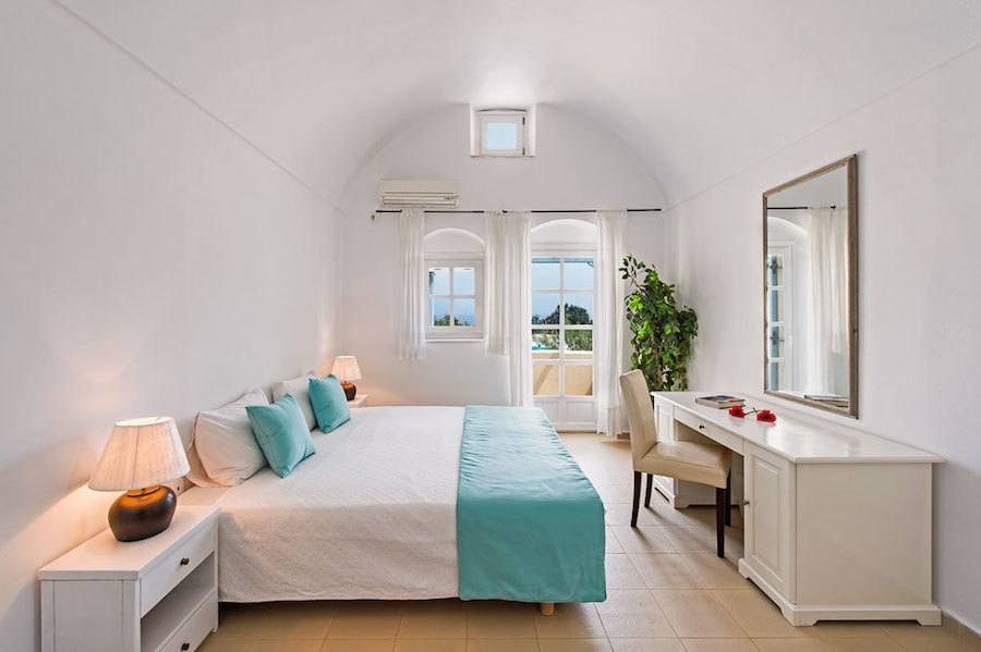 Greece Travel Blog_Where To Stay In Santorini Greece_Sienna Eco Resort