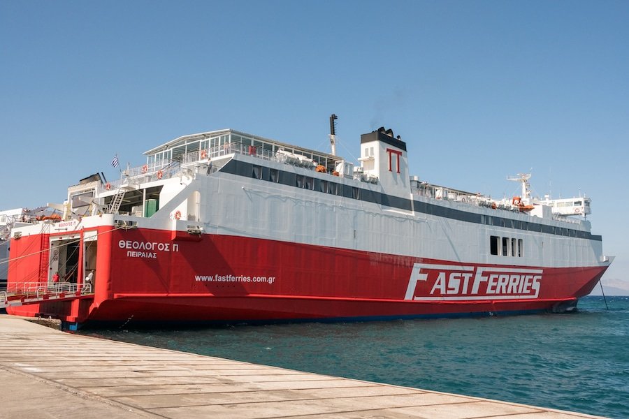 Fast Ferry Greece_Depositphotos_210680072_s-2019