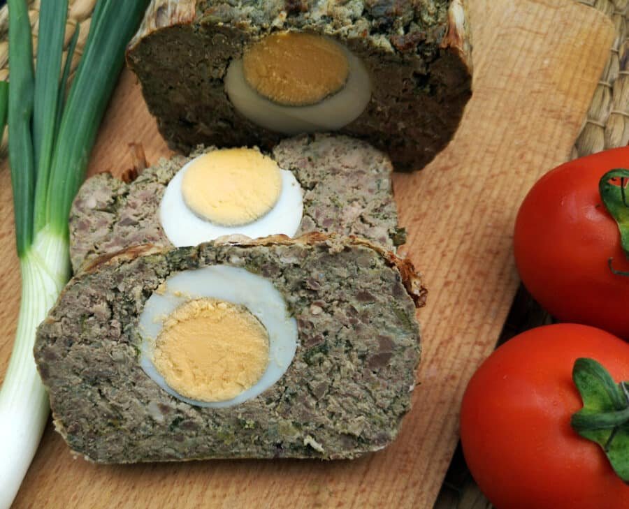 Drob_Baked meatloaf with boiled eggs (Easter recipe)