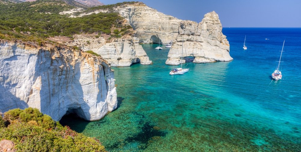 Cyclades Island Hopping – Routes, Itineraries & Beaches