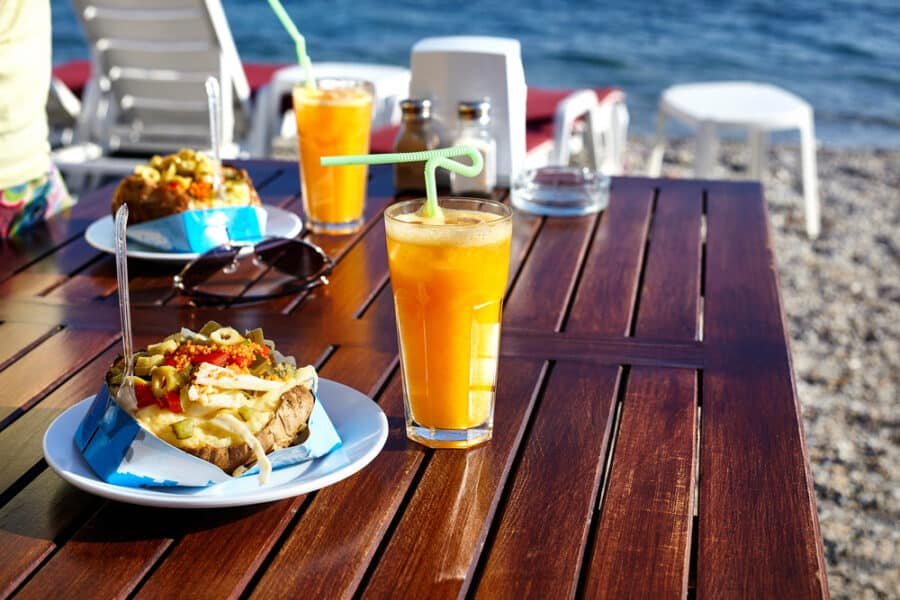 What to eat in Turkey - Kumpir and juice in Cafe