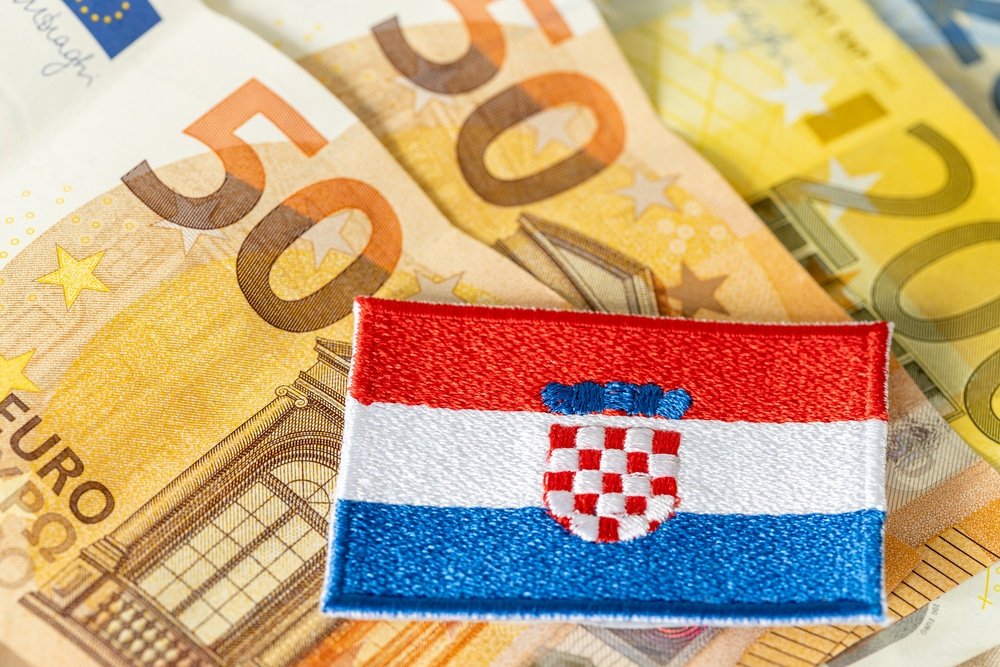 32 Ways To Travel Croatia On A Budget & Save Money