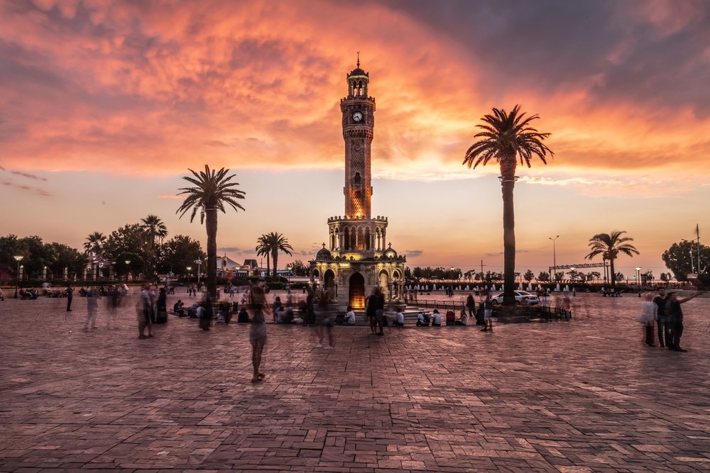Izmir clock tower at dusk. Is Izmir worth visiting?