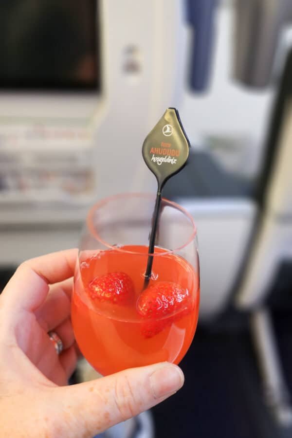 Food & Drinks in business class - Turkish Airlines- welcome drink