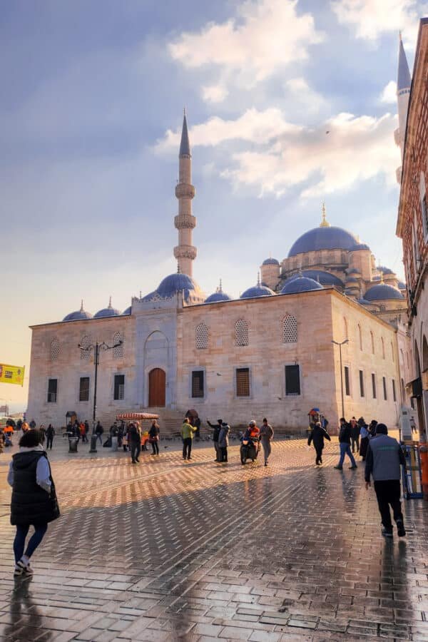 Istanbul with kids - The Yeni Cami - New Mosque Istanbul