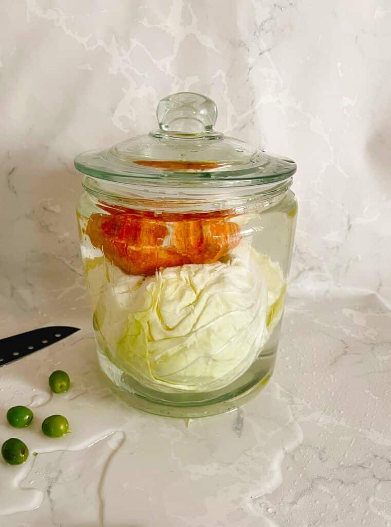 Steps to make sour cabbage in a glass jar with a knife.