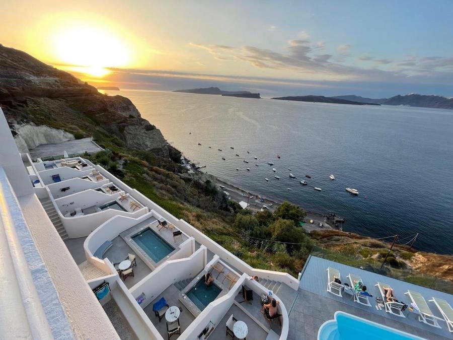 Greece Travel Blog_Best Places To Stay In Santorini_Kokkinos Villas