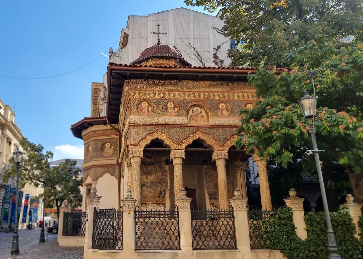 Stavropoleos Monastery & Church on the side of a street in Bucharest.
