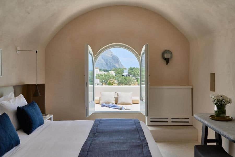 Greece Travel Blog_Best Resorts In Santorini_Istoria Hotel