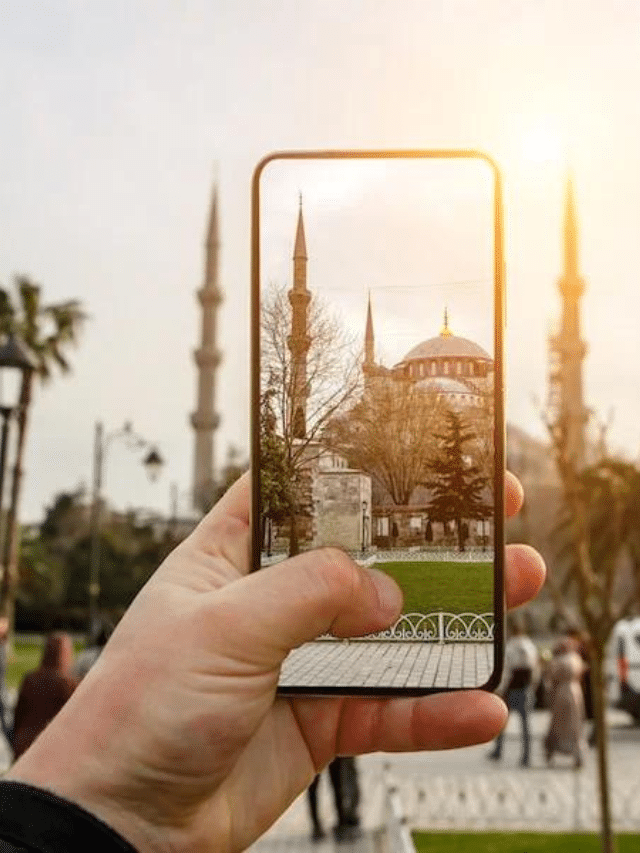 A person is taking a picture of the blue mosque in Istanbul with a smartphone.