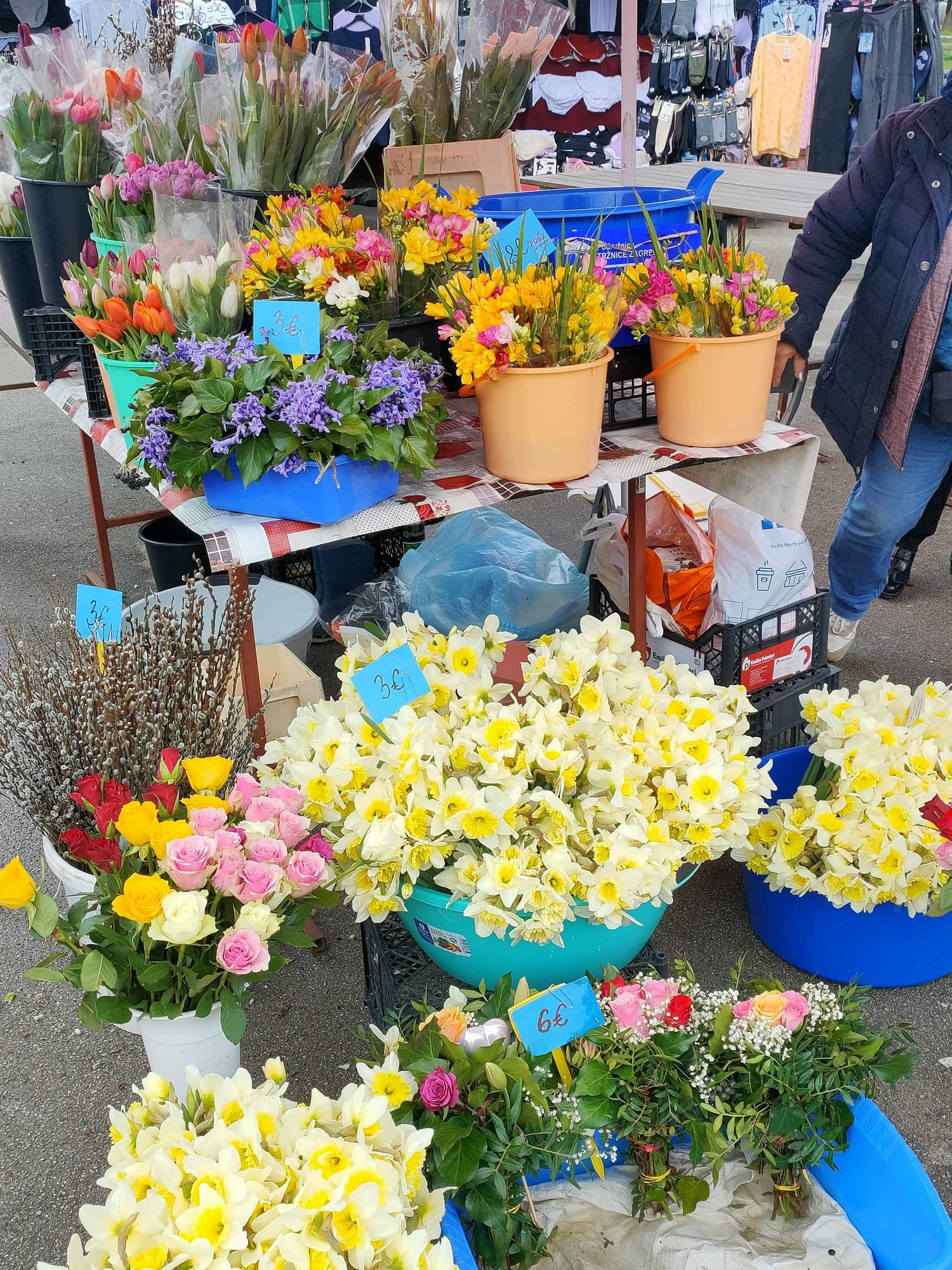 Cost of fresh flowers at an outdoor market.