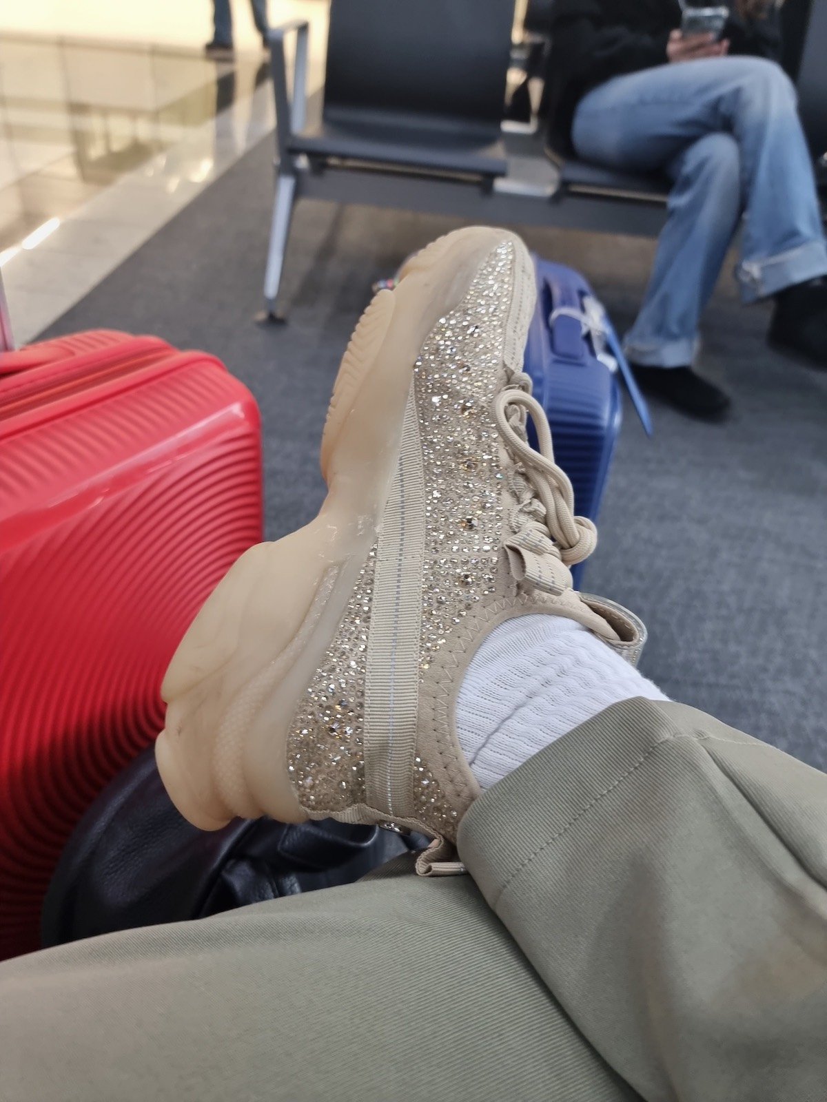 Long Haul Flight Tips + My Go-To Travel Outfit for Red Eyes - wit & whimsy