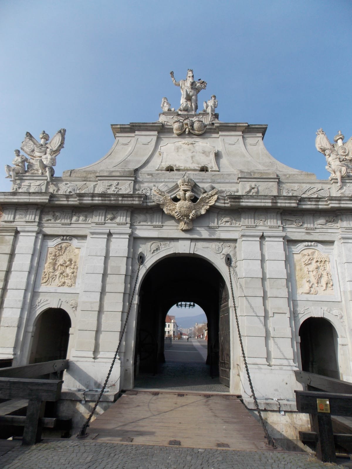 A white gate with statues on it. lba Iulia Fortress Gate