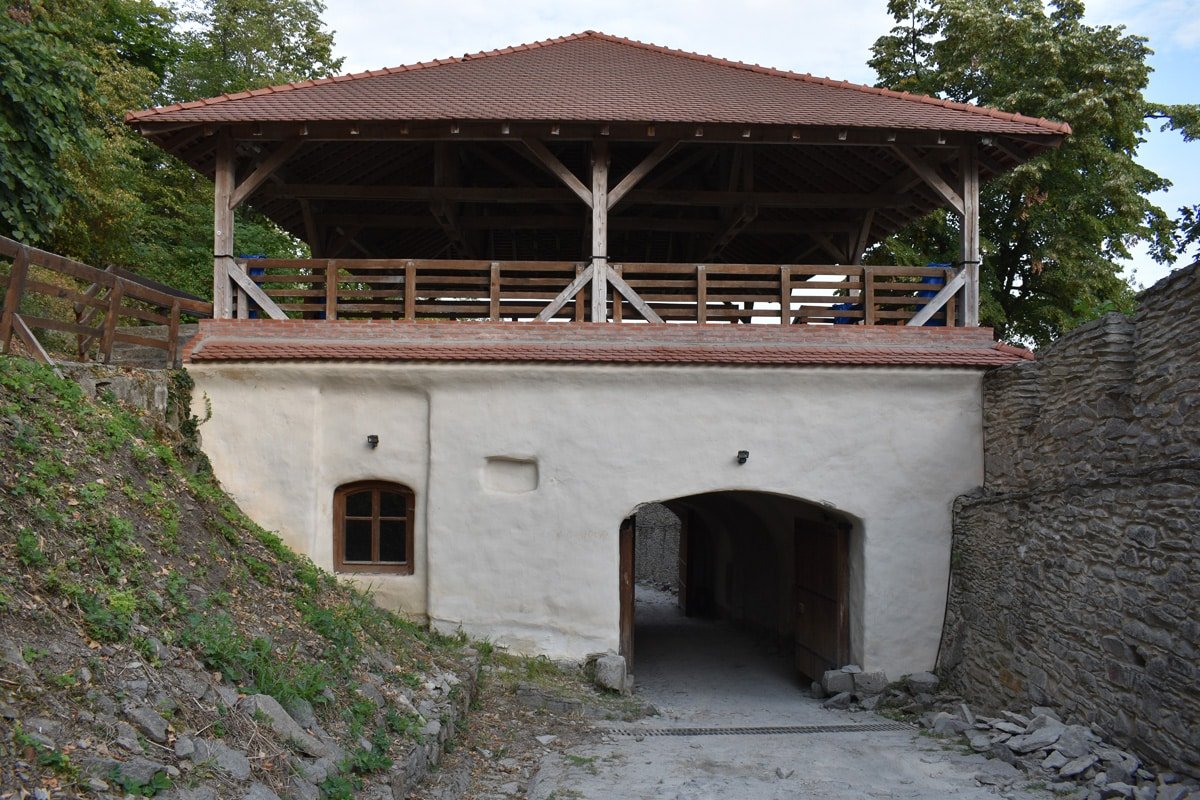A stone building with a wooden roof. Deva Fortress Walls Transylvania
