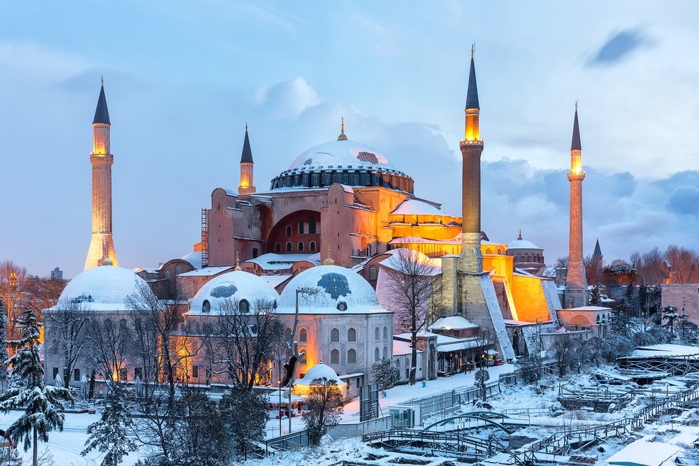 Does it snow in Istabul - yes, look at Hagia Sophia in Istanbul is covered in snow.